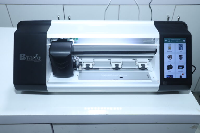 MOBILE SKIN CUTTING PLOTTER MACHINE IN INDIA
