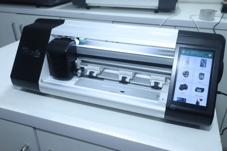 MOBILE SKIN CUTTING PLOTTER MACHINE IN INDIA