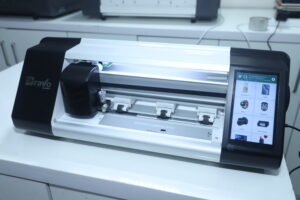 MOBILE SKIN CUTTING PLOTTER MACHINE IN INDIA