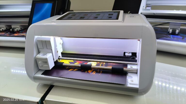 MOBILE SKIN CUTTING PLOTTER MACHINE IN INDIA