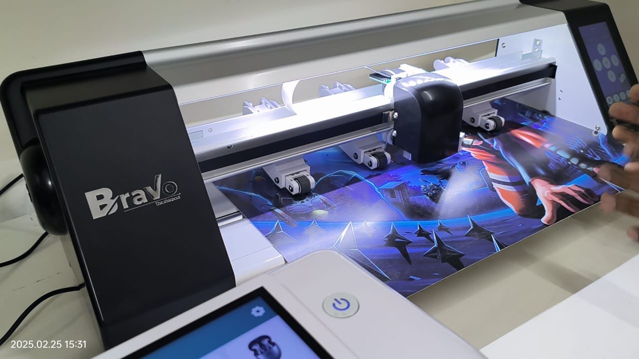 Bravo Laptop Skin Cutting Machine